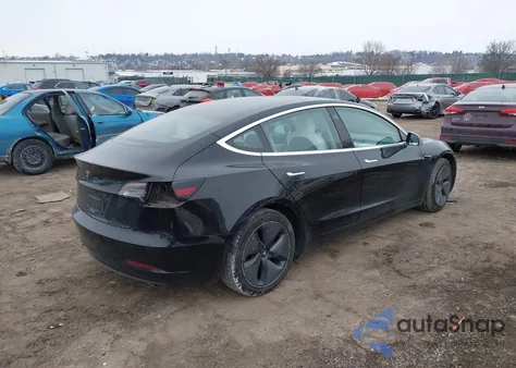 2018 Tesla Model 3 Long Range/Performance z USA, uszkodzony, nr VIN 5YJ3E1EB2JF085439